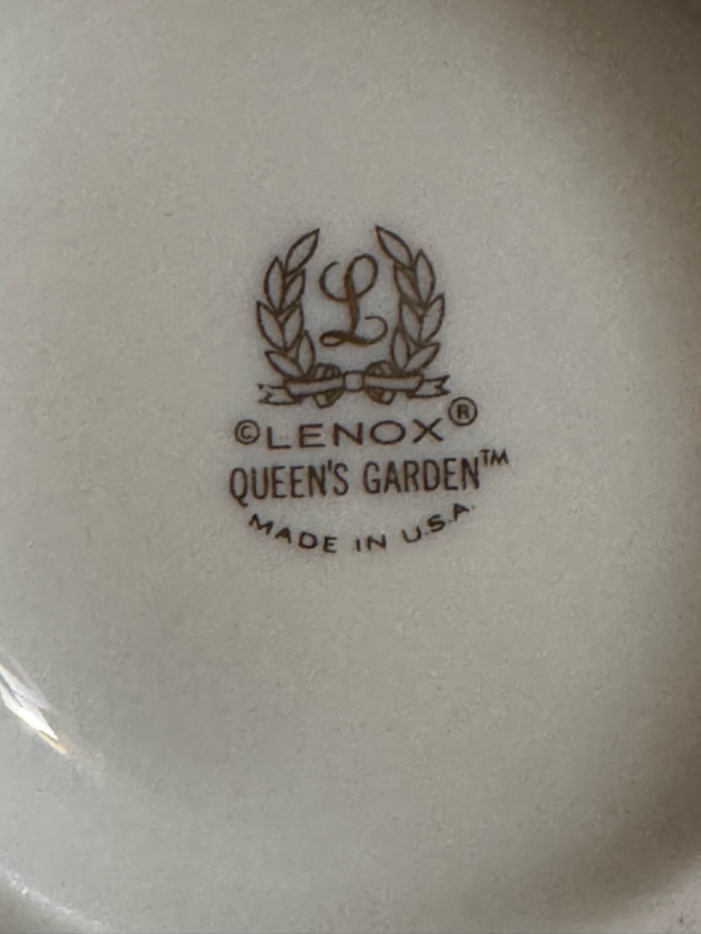 Lenox Queen's Garden Vase-like new condition. - Picture 9 of 10